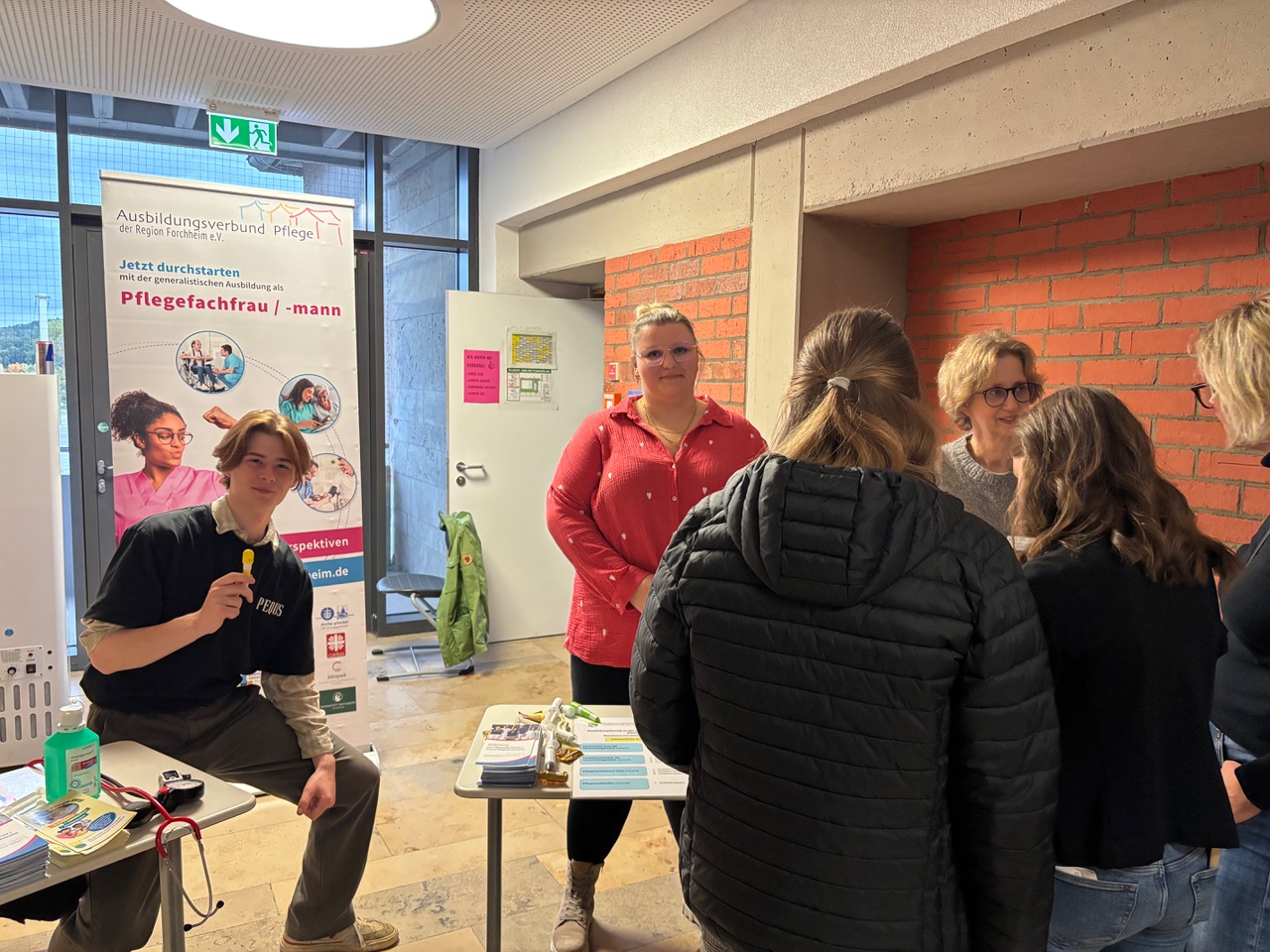 Berufsinformation an der Georg-Hartmann-Realschule: Einblick in die Pflegeausbildung